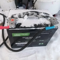 Как ведут себя разные АКБ при -50°C: полное руководство по экстремальным температурам