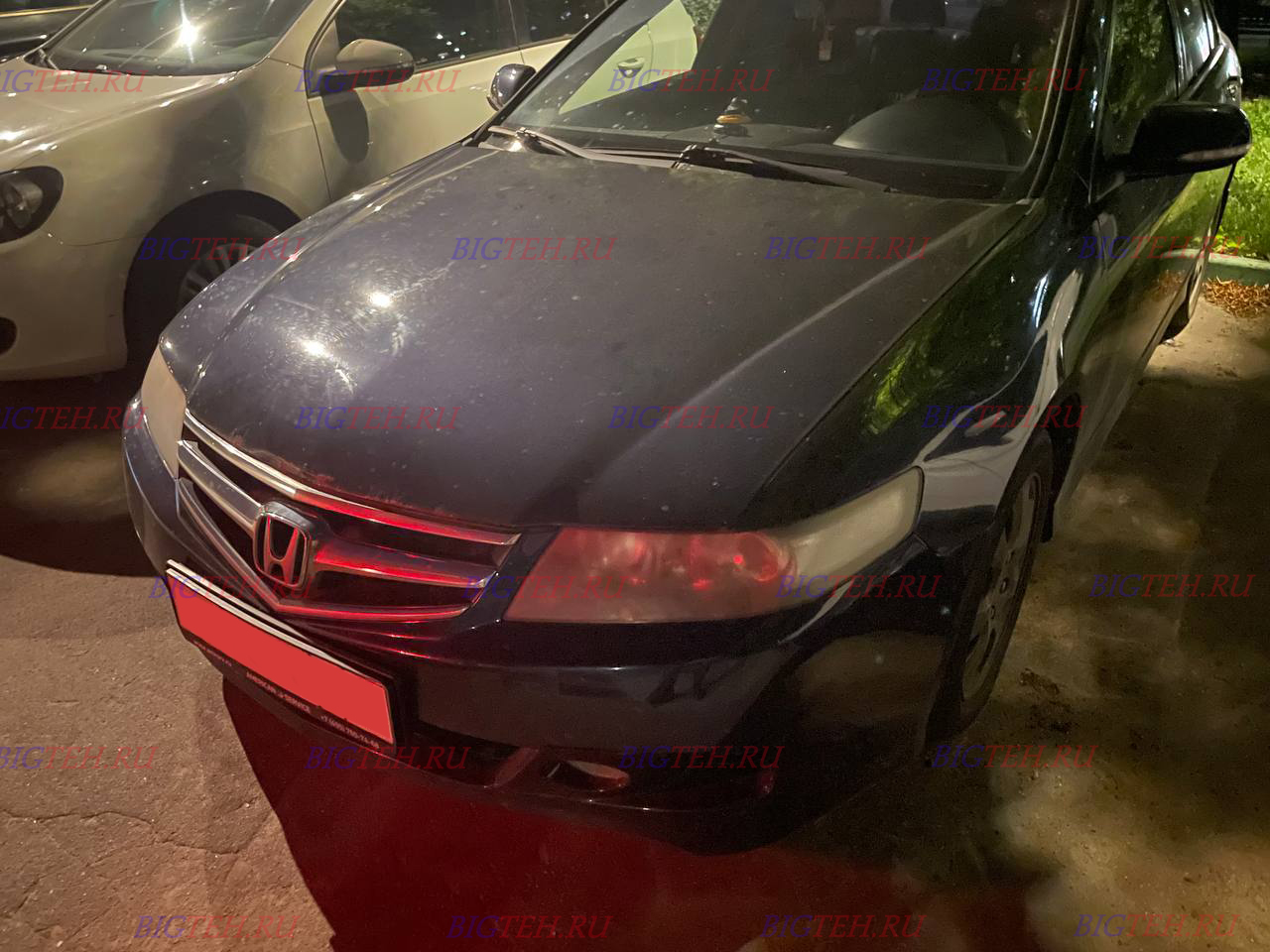 Вид спереди. Замена аккумулятора на Honda Accord VII Рестайлинг бензин 2.4 (190 л.с.) 2005-2008