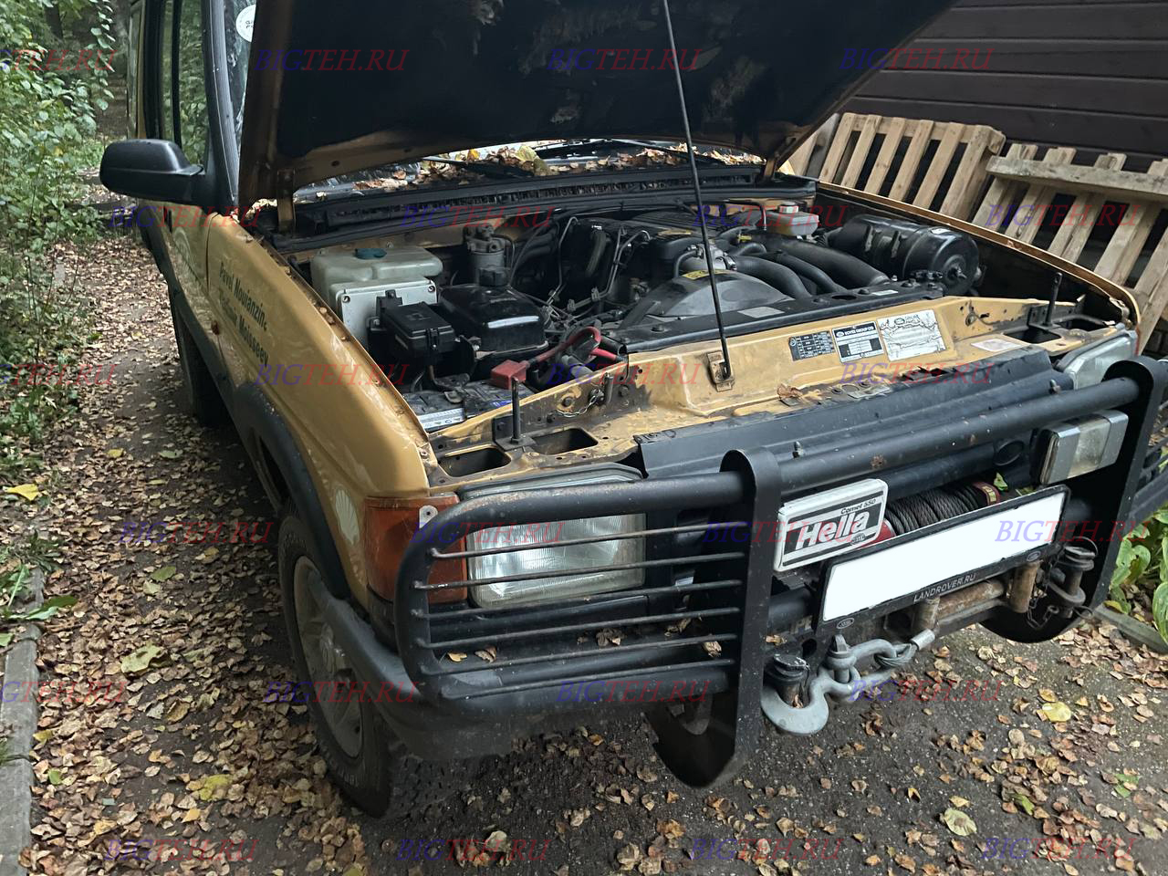 вид спереди. Замена аккумулятора на Land Rover Range Rover I (1970 – 1996)