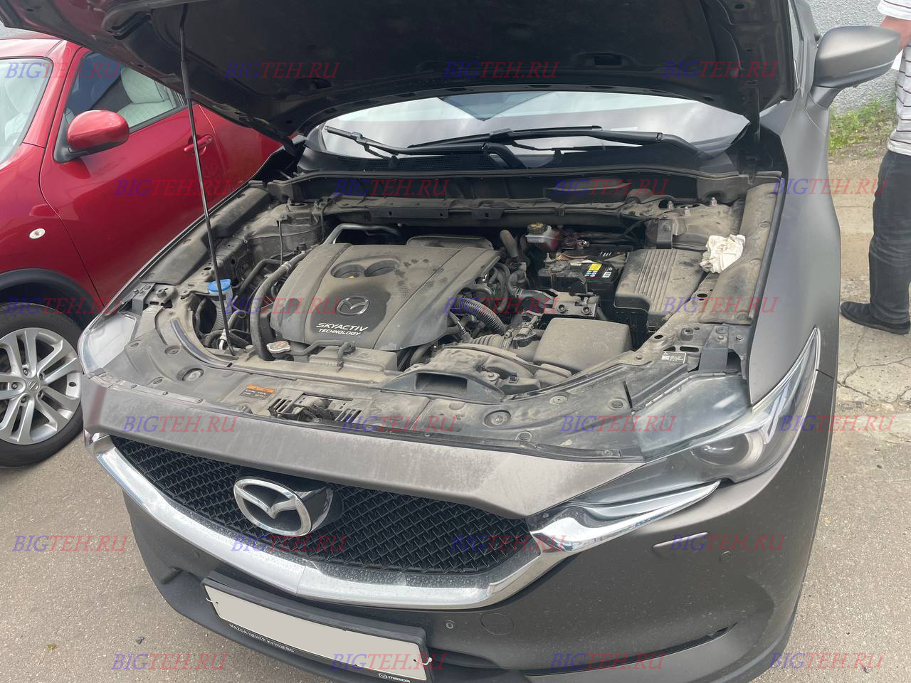Под капотом. Замена аккумулятора на Mazda CX-5 бензин 2.5 (194 л.с.) 2019г
