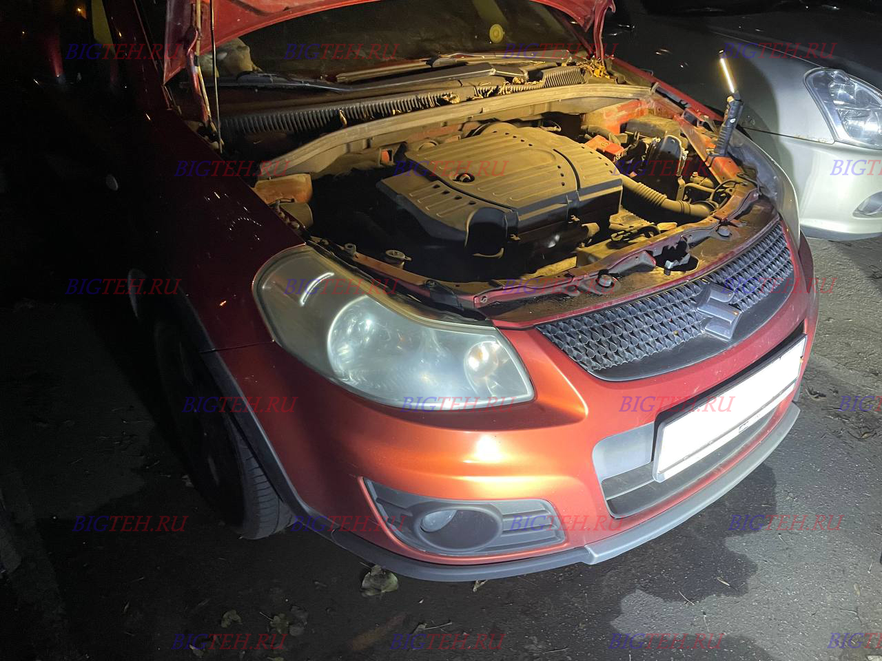 Вид спереди. Замена аккумулятора на Suzuki SX4 Хэтчбек 2011