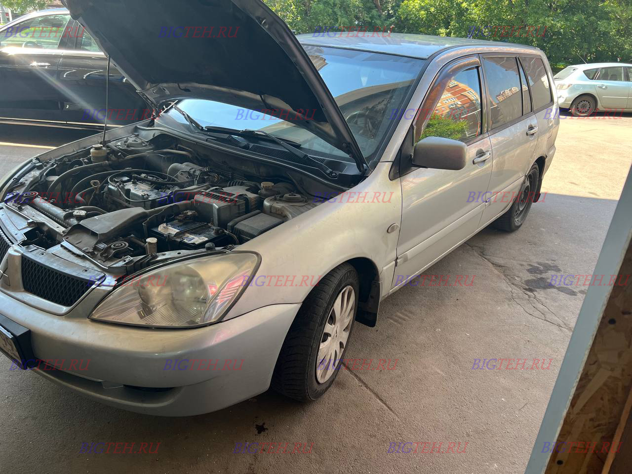 Вид спереди. Замена аккумулятора на Mitsubishi Lancer IX Рестайлинг 2005-2010