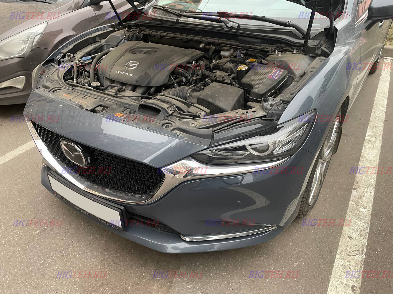 Вид спереди. Замена аккумулятора на Mazda 6 (GJ) бензин 2.5 (194/231 л.с.) рестайлинг 2 2022г