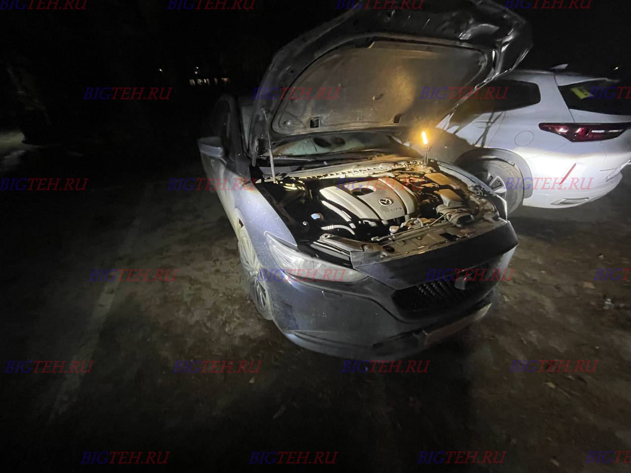Вид спереди. Замена аккумулятора на Mazda 6 (GJ) бензин 2.0 (150/165 л.с.) рестайлинг 2015-2018