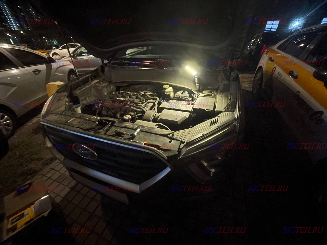 Вид спереди. Замена аккумулятора на Hyundai Creta II (2021-2023)