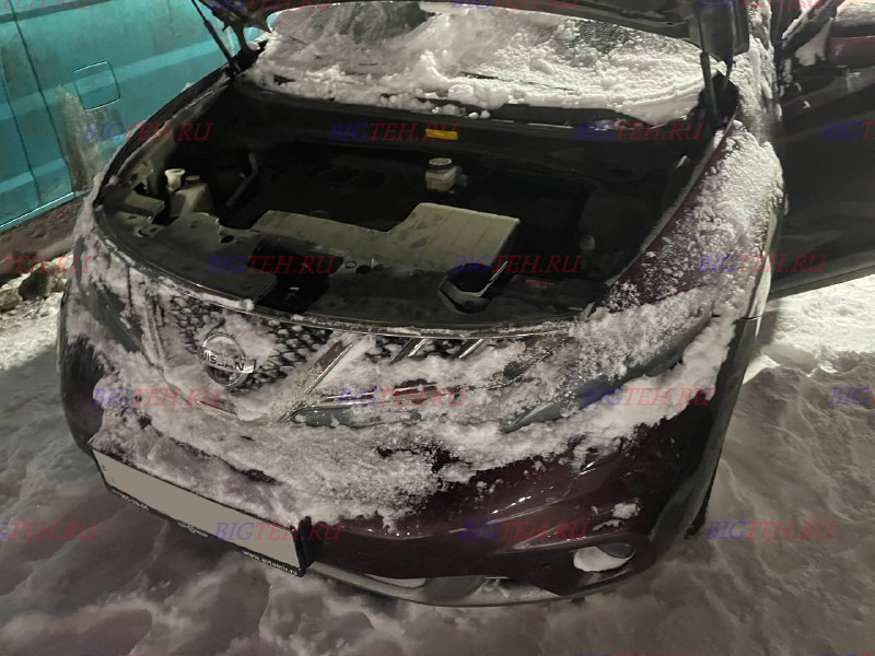 Вид спереди. Замена аккумулятора на Nissan Murano II (Z51) Рестайлинг 2 2013г. 3.5 (249 л.с.)