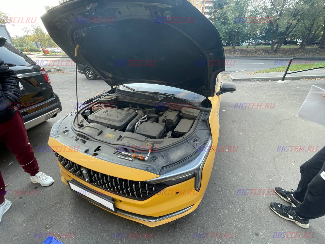 Вид спереди. Замена аккумулятора на FAW Bestune B70 I 2020-2026