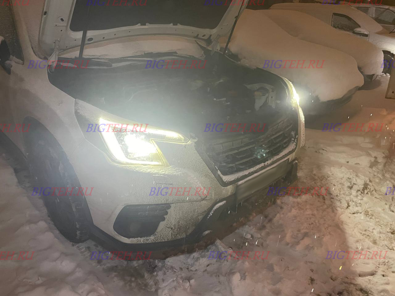 Вид спереди. Замена аккумулятора на Subaru Forester V бензин 2.0 (150 л.с.) 2018-2020