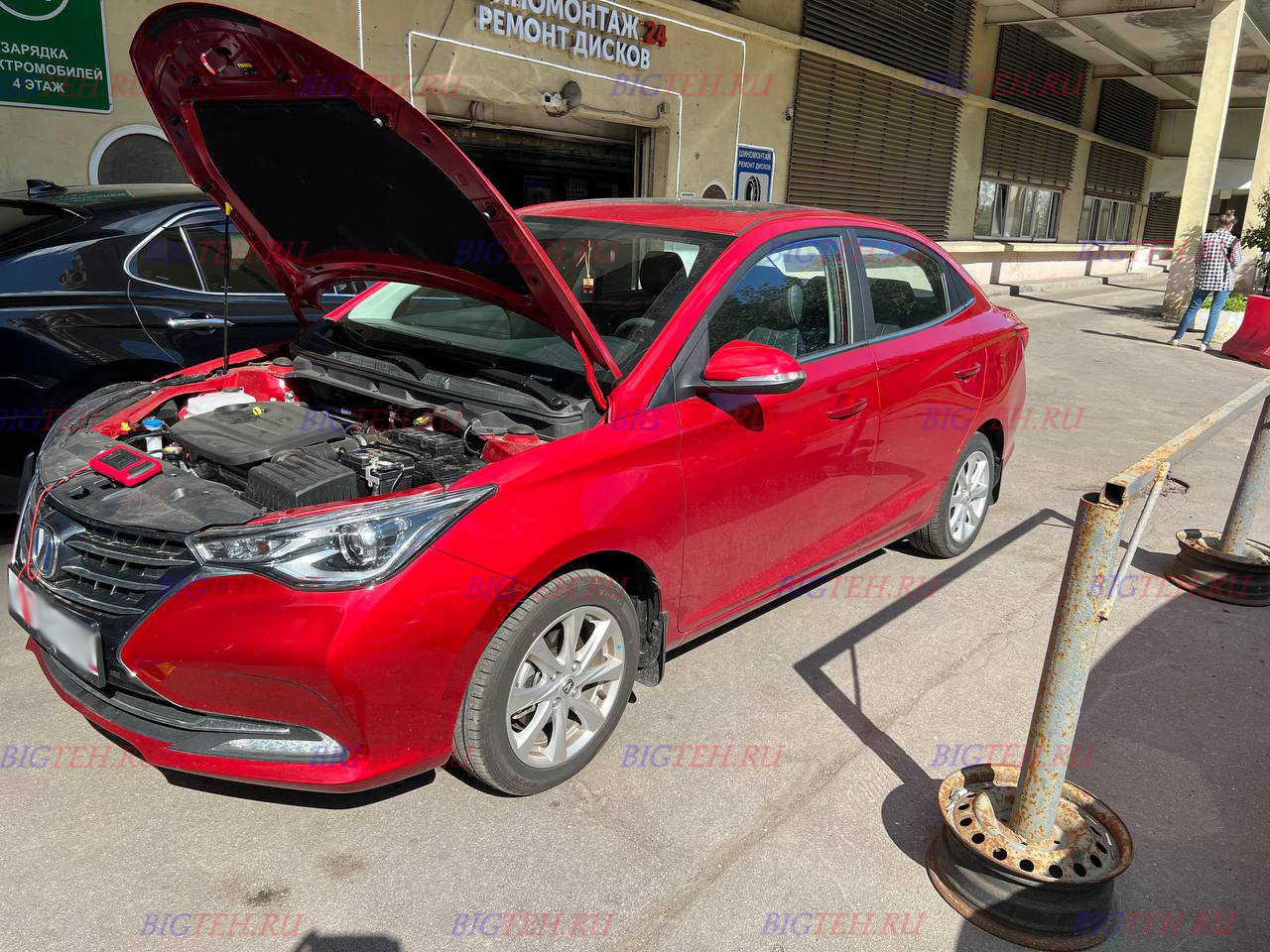 Вид спереди. Замена аккумулятора на Changan Alsvin 2018-2023