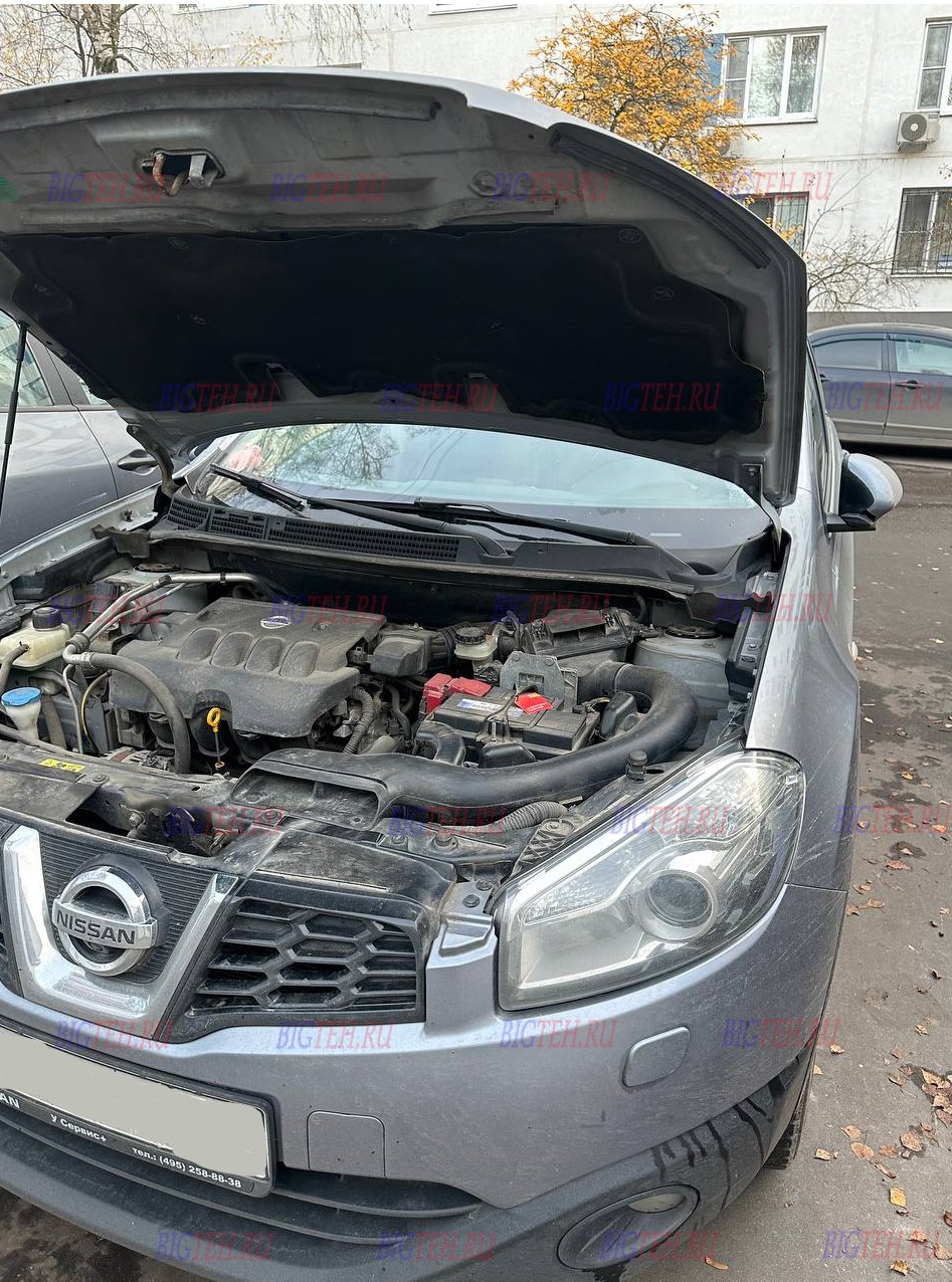Вид спереди. Замена аккумулятора на Nissan Qashqai J10 1 бензин 2.0 (141 л.с.) рестайлинг 2010-2013