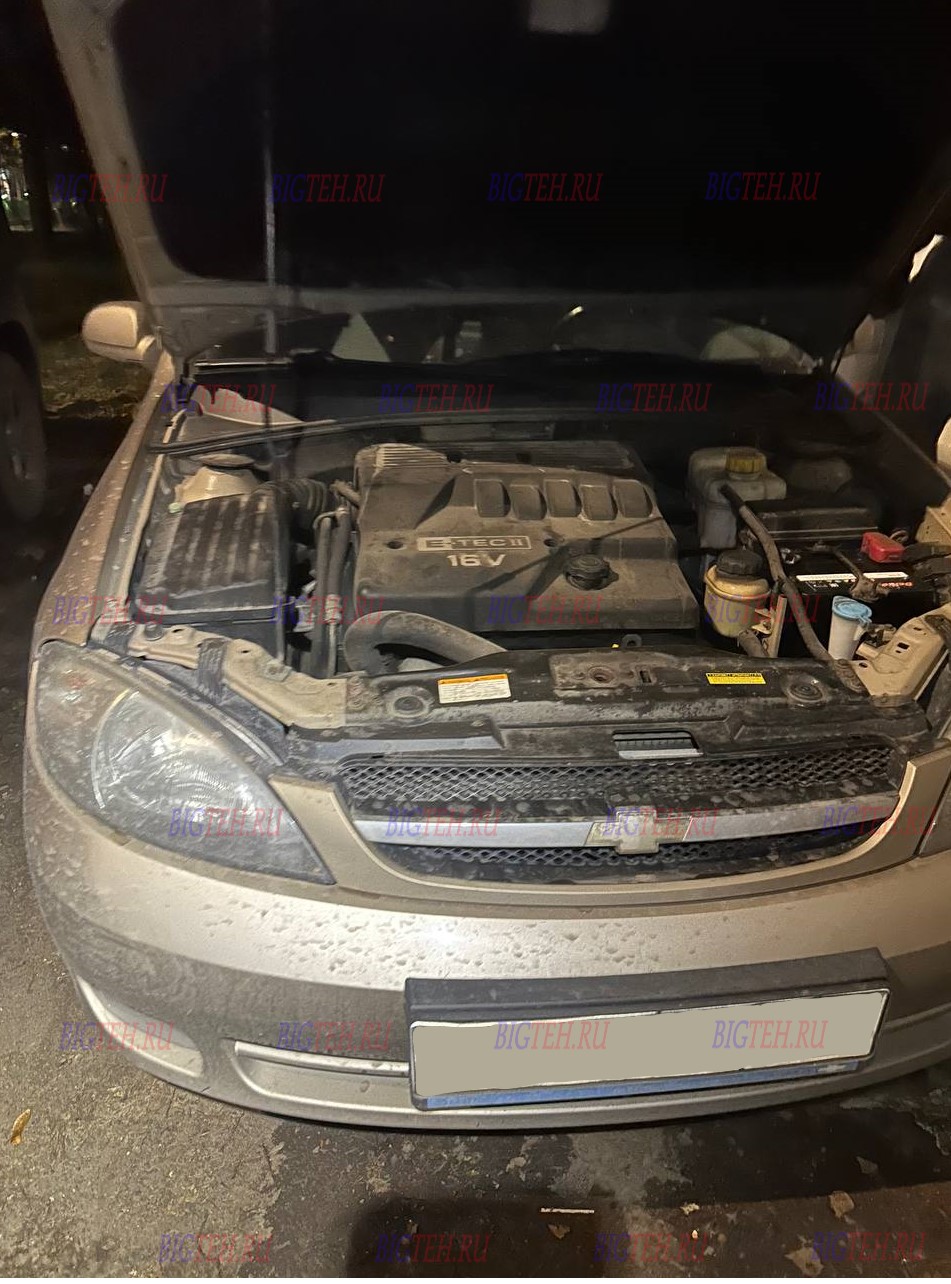 Вид спереди. Замена аккумулятора на Chevrolet Lacetti бензин 1.6 (109 л.с.) 2010г.
