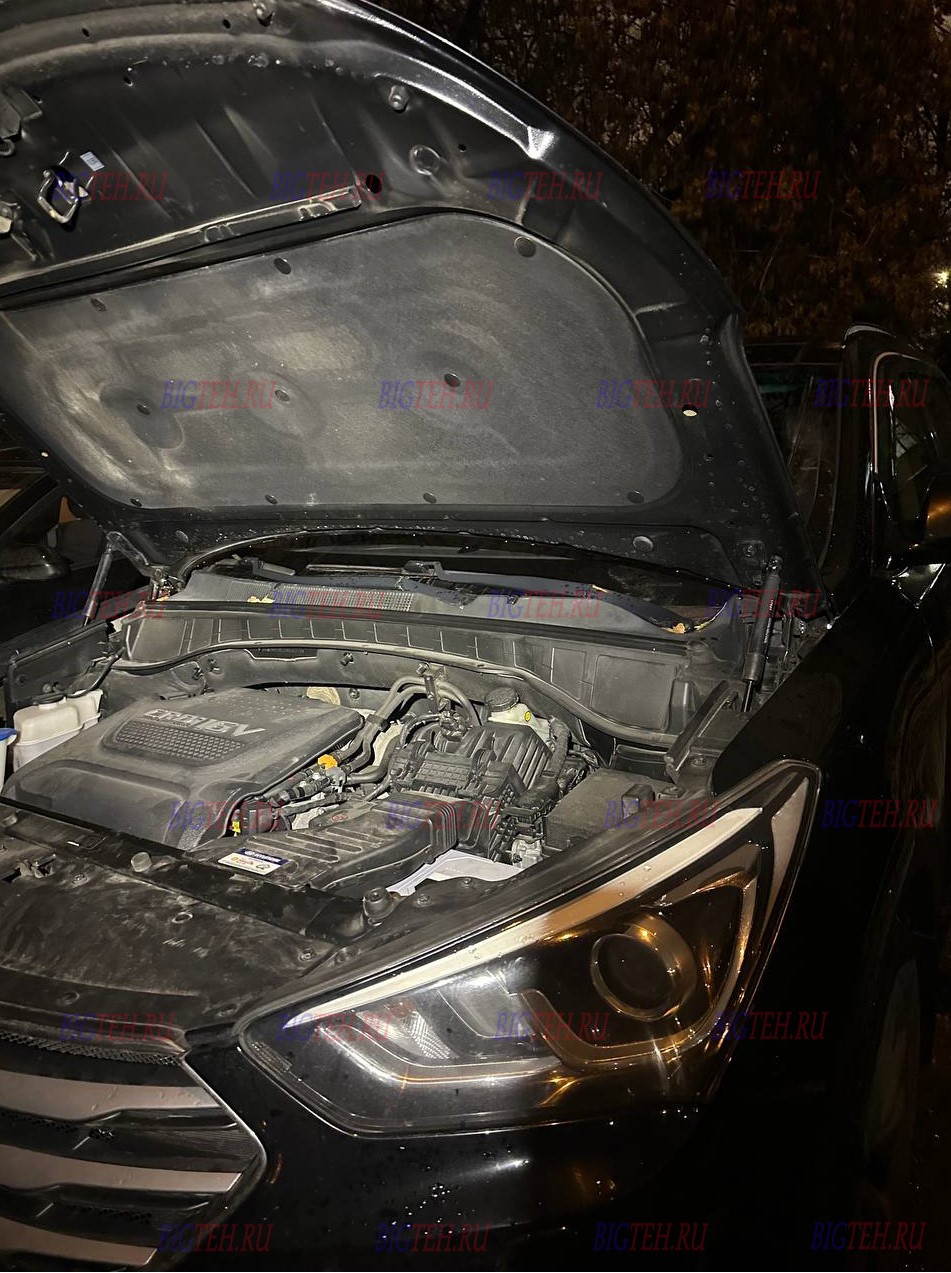 Вид спереди. Замена аккумулятора на Hyundai Santa Fe IV дизель 2.2 (190/200 л.с.) 2018-2020