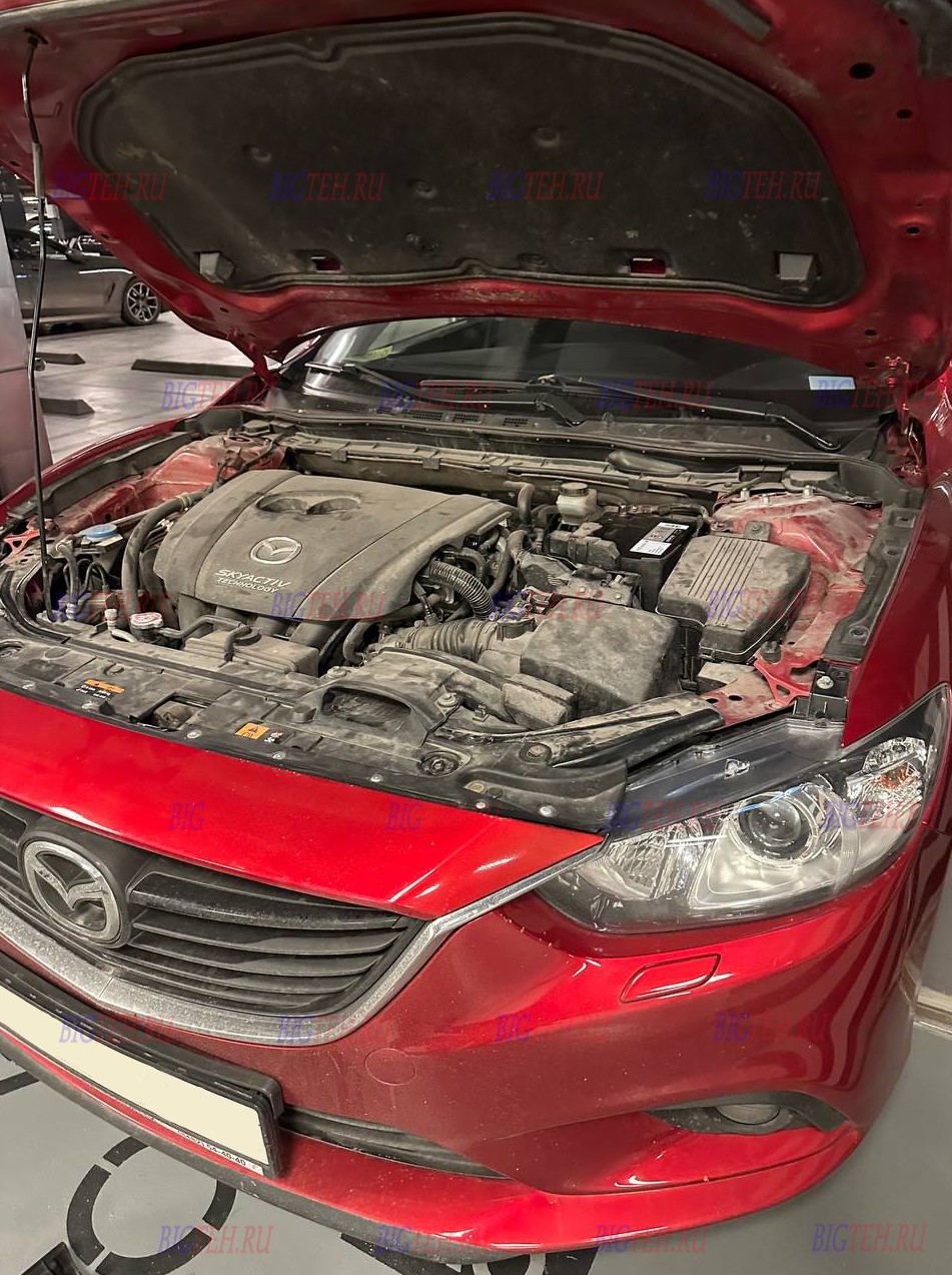 Вид спереди. Замена аккумулятора на Mazda 6 GJ бензин 2.5 (192 л.с.) рестайлинг 2016г