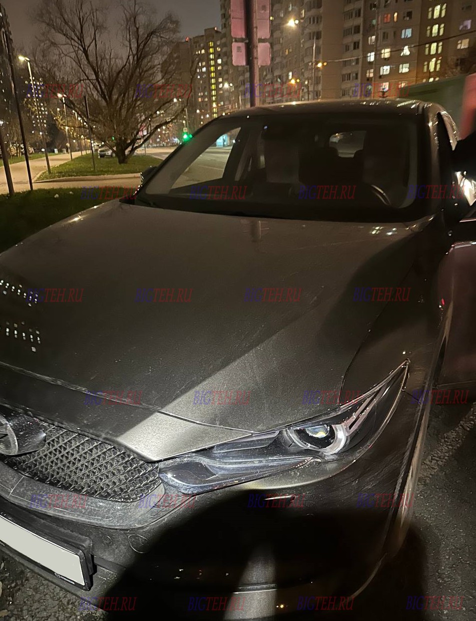 Вид спереди. Замена аккумулятора на Mazda CX-5 бензин 2.0 (150 л.с.) 2017г.