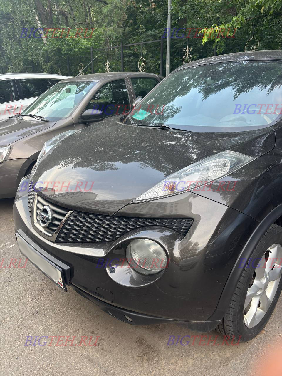 Вид спереди. Замена аккумулятора на Nissan Juke 1 (2010 – 2014)