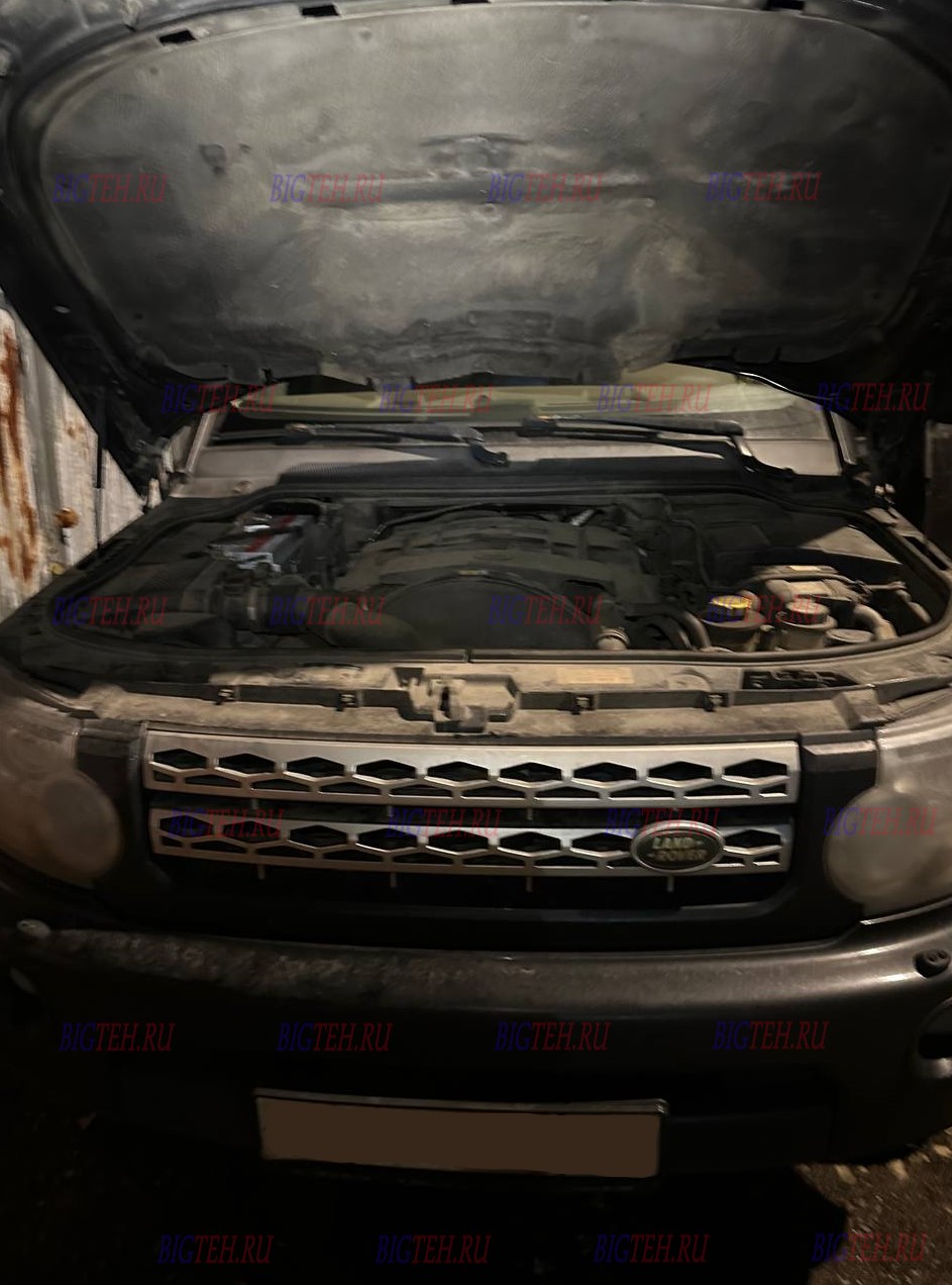 Вид спереди. Замена аккумулятора на Land Rover Discovery IV дизель 3.0 (211/245/249 л.с.) 2009-2013
