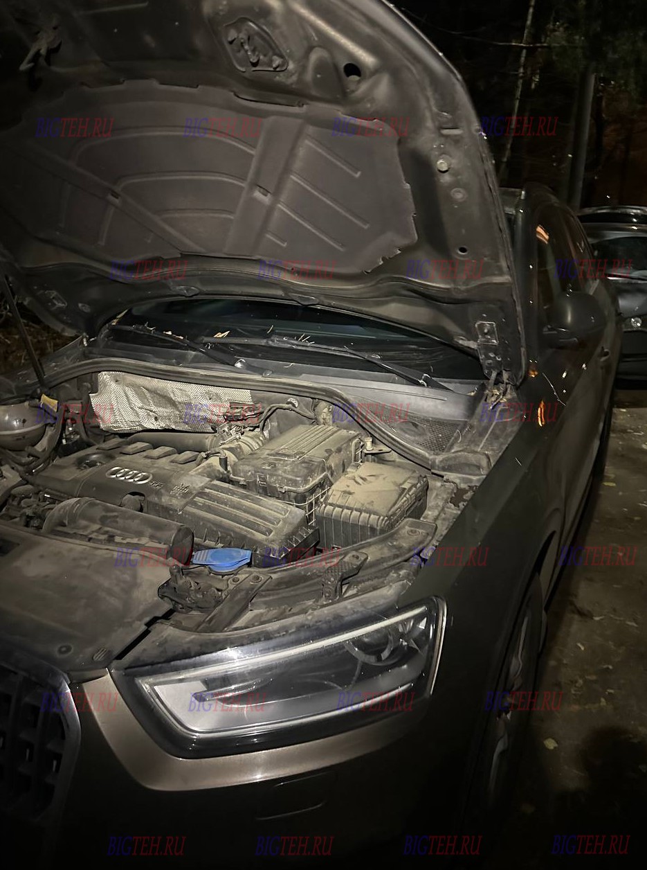 Вид спереди. Замена аккумулятора на Audi Q3 (8U) 2011-2014