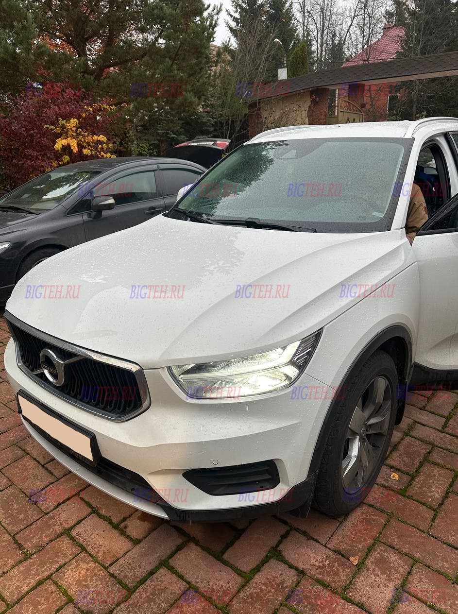 Вид спереди. Замена аккумулятора на Volvo XC40 (2017-2021)