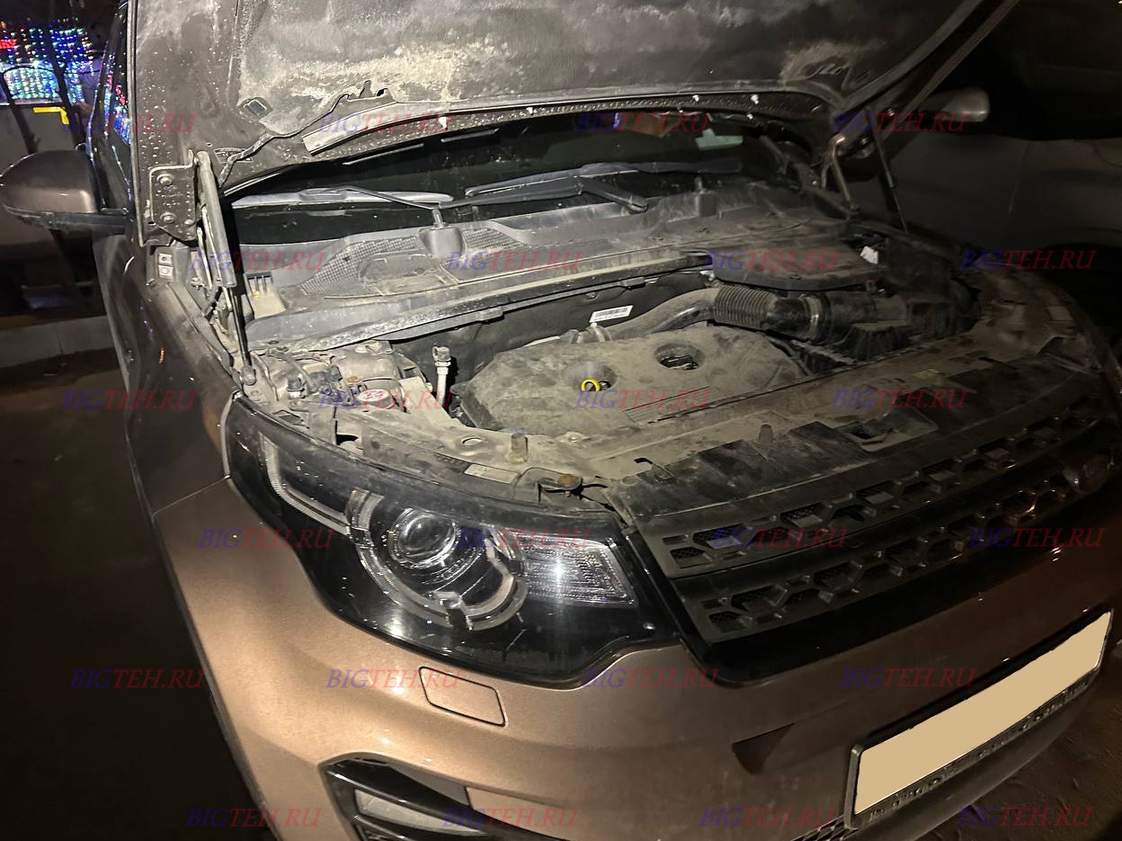 Вид спереди. Замена аккумулятора на Land Rover Discovery Sport I 2014-2019