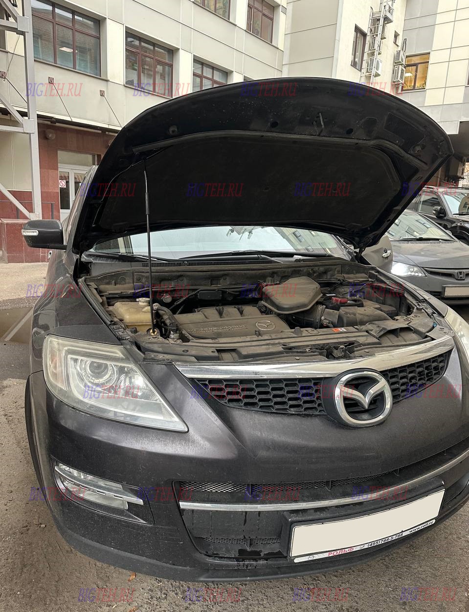 Под капотом. Замена аккумулятора на Mazda CX-9 2011г.
