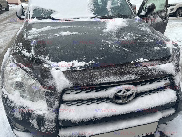 Вид спереди. Замена аккумулятора на Toyota RAV4 3 бензин 2.0 (152/158 л.с.) 2005-2010