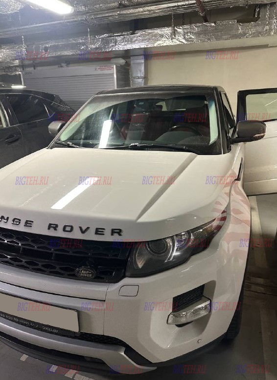 Вид спереди. Замена аккумулятора на Land Rover Range Rover Evoque II дизель 2.0 (150 л.с.) 2018-2020