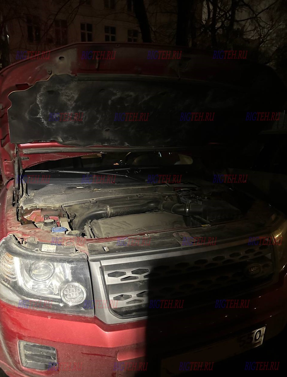Вид спереди. Замена аккумулятора на Land Rover Freelander 2 diesel 2.0 (150/190 л.с.) рестайлинг 2011г