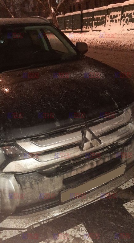 Вид спереди. Замена аккумулятора на Mitsubishi Outlander III бензин 2.4 (2015-2018) рестайлинг Вид спереди. Замена аккумулятора на Mitsubishi Outlander III бензин 2.4 (2015-2018) рестайлинг