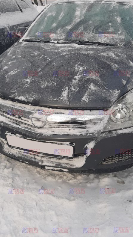 Вид спереди. Замена аккумулятора на Opel Astra H бензин 1.8 (140 л.с.) рестайлинг 2006-2014 Вид спереди. Замена аккумулятора на Opel Astra H бензин 1.8 (140 л.с.) рестайлинг 2006-2014
