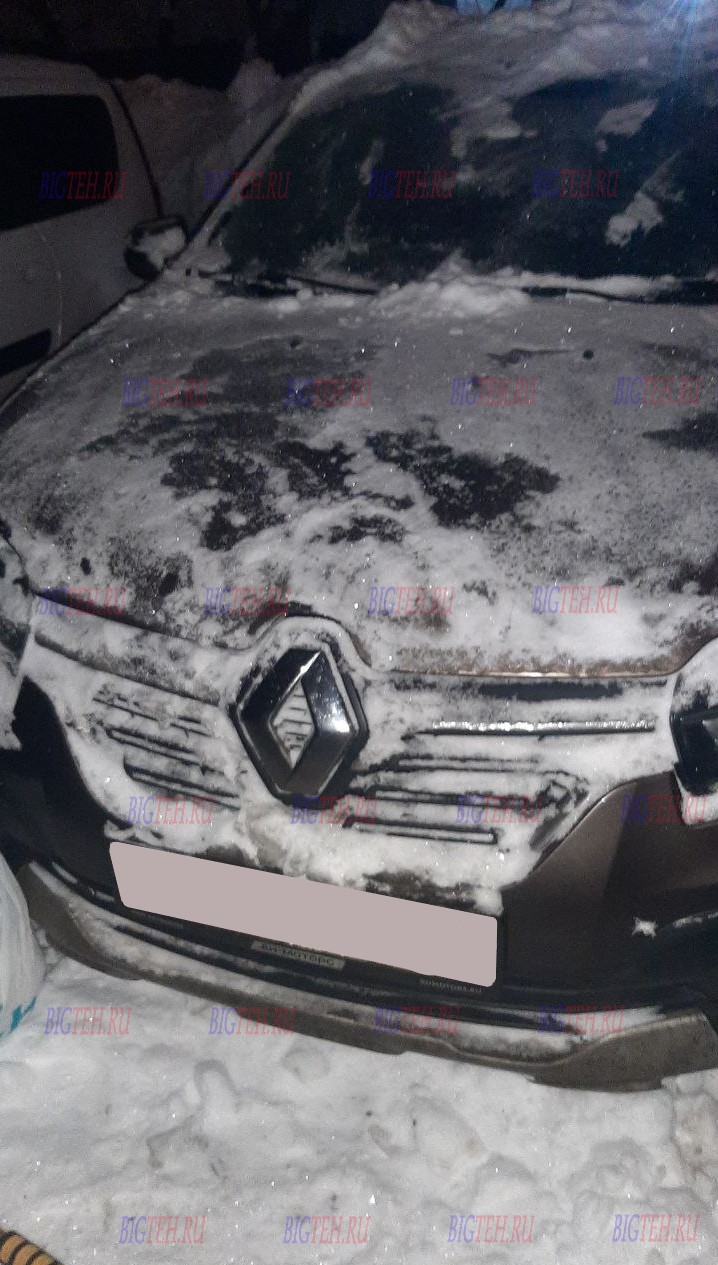 Вид спереди. Замена аккумулятора на Renault Sandero II Рестайлинг (2018-2020) Вид спереди. Замена аккумулятора на Renault Sandero II Рестайлинг (2018-2020)