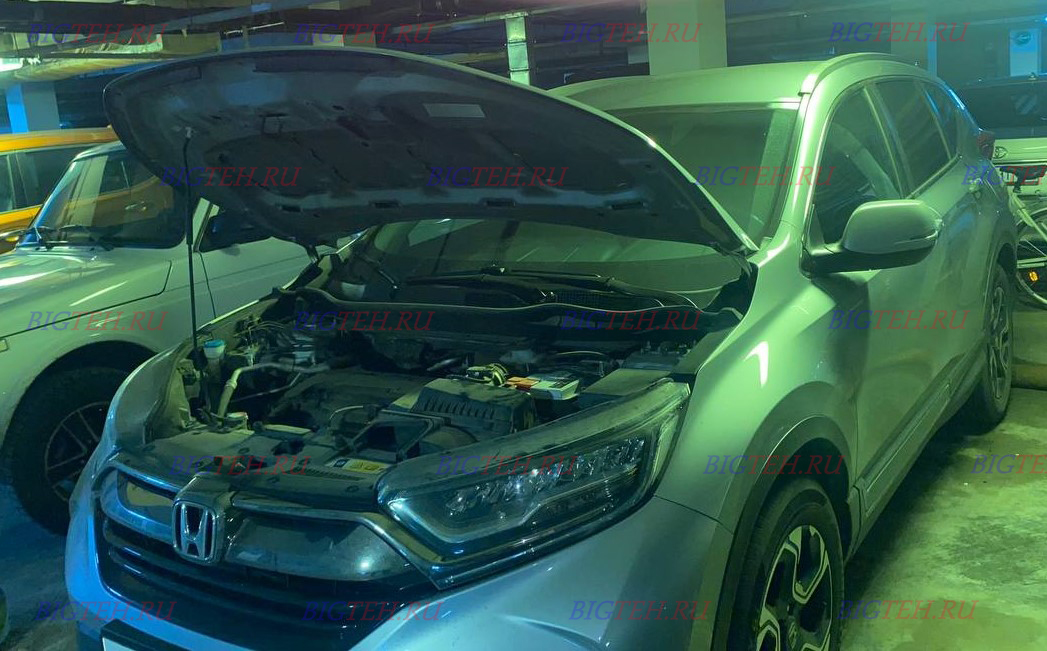 Вид спереди. Замена аккумулятора на Honda CR-V V бензин 2.4 (186 л.с.) 2016-2019