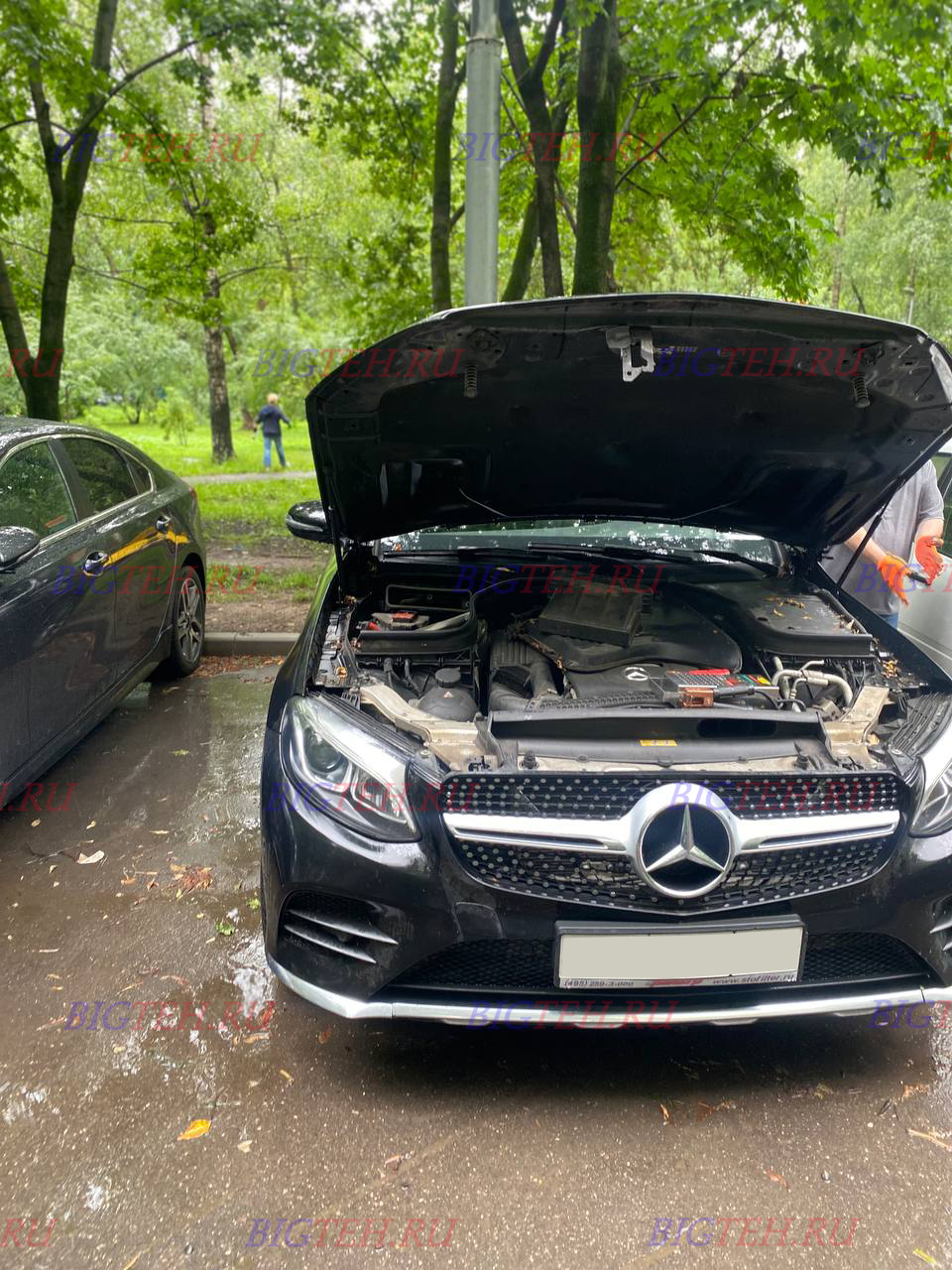 Вид спереди. Замена аккумулятора на Mercedes-Benz GLC300 (X253) бензин 2.0 2015 - 2019