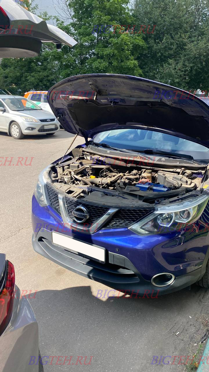 Вид спереди. Замена аккумулятора на Nissan Qashqai II (J11) (2013-2019)