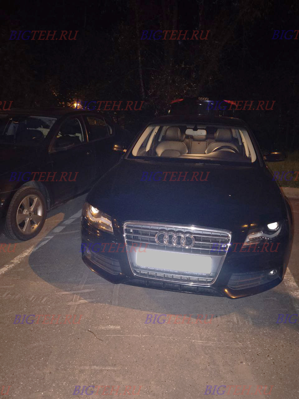 Вид спереди. Замена аккумулятора на Audi A4 IV (B8) бензин 1.8л 160л.с. 2007-2011