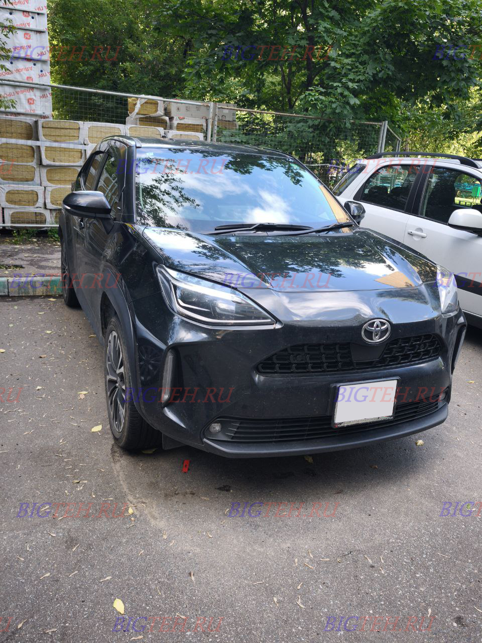 Вид спереди. Замена аккумулятора на Toyota Yaris Cross 2020-2023