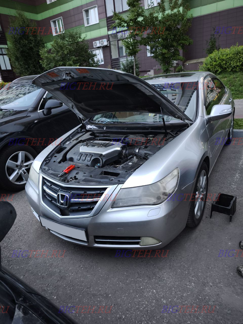Под капотом. Замена аккумулятора на Honda Legend IV Рестайлинг бензин 3.7 (295 л.с.) 2008-2012
