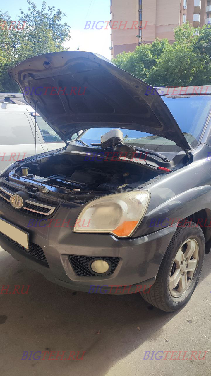 Под капотом. Замена аккумулятора на Kia Sportage бензин 2.0 (2008-2010)
