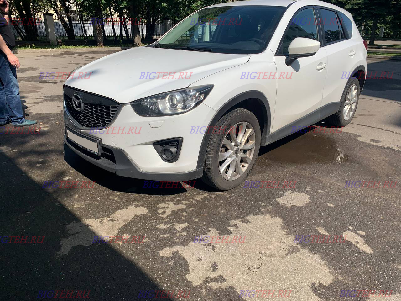 Вид спереди. Замена аккумулятора на Mazda CX-5 бензин 2.0 (150/155/160/165 л.с.) 2011 – 2015