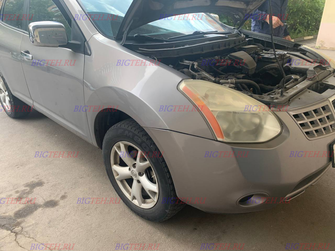 Вид спереди. Замена аккумулятора на Nissan Murano 1 Z50 (2002 – 2008)
