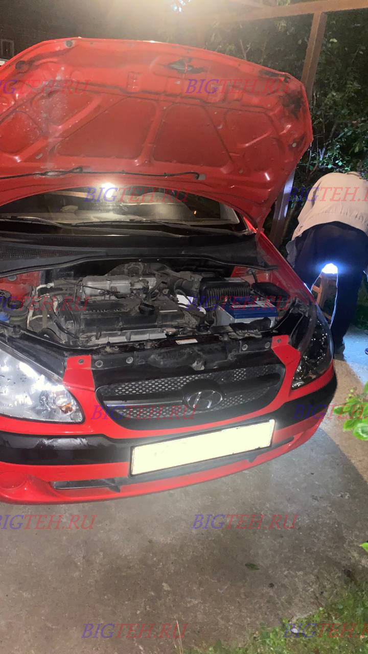 Вид спереди. Замена аккумулятора на Hyundai Getz I Рестайлинг бензин 1.4 (97 л.с.) 2005-2011