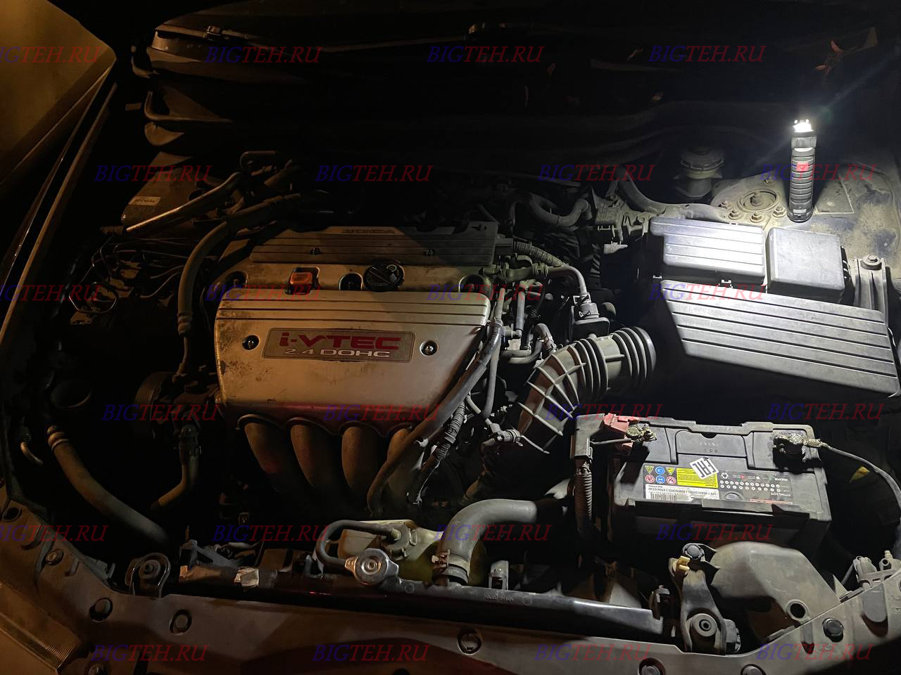 Под капотом. Замена аккумулятора на Honda Accord VII Рестайлинг бензин 2.4 (190 л.с.) 2005-2008
