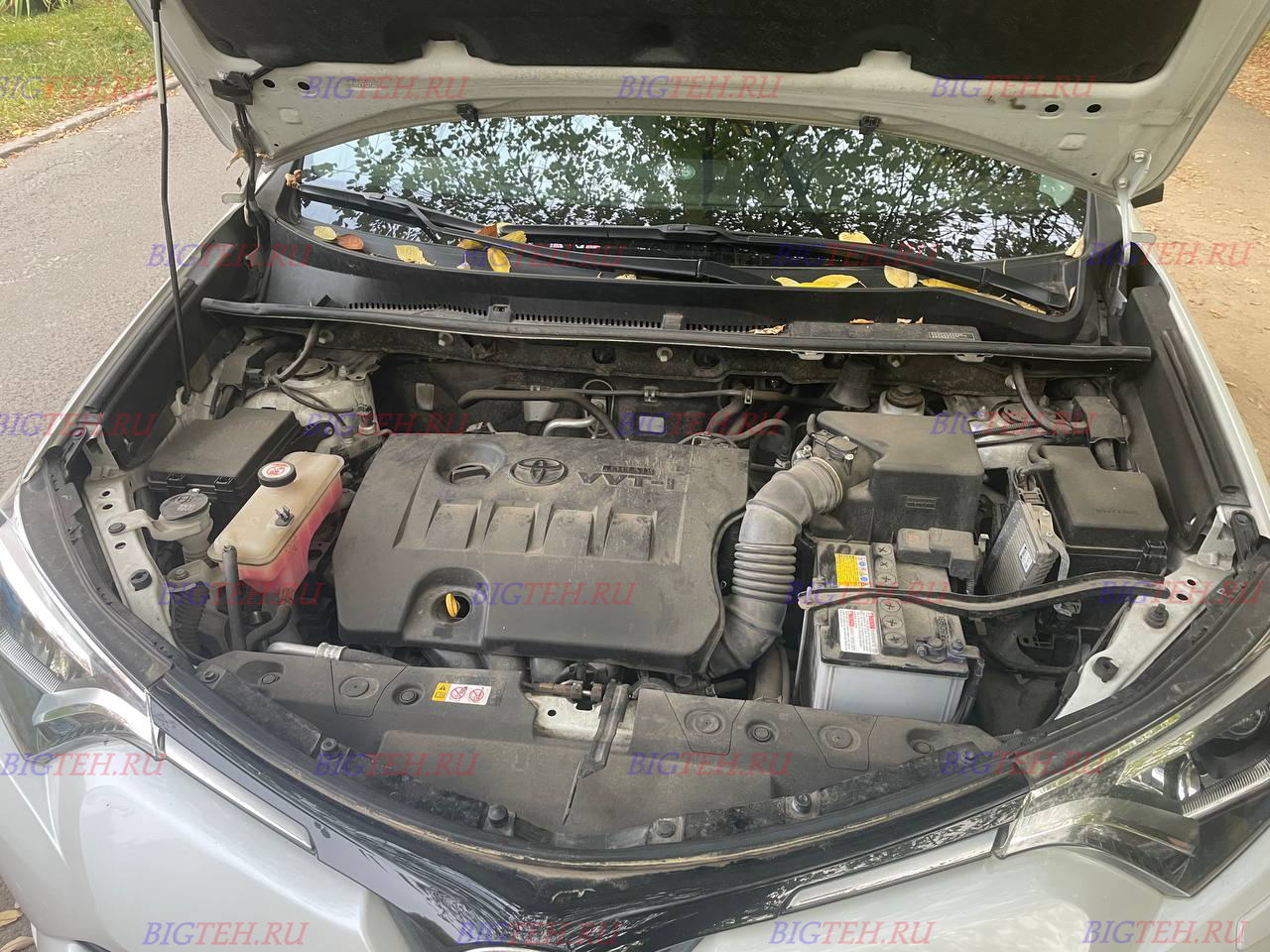 Под капотом. Замена аккумулятора на Toyota RAV4 IV бензин 2.0 (2012-2015)