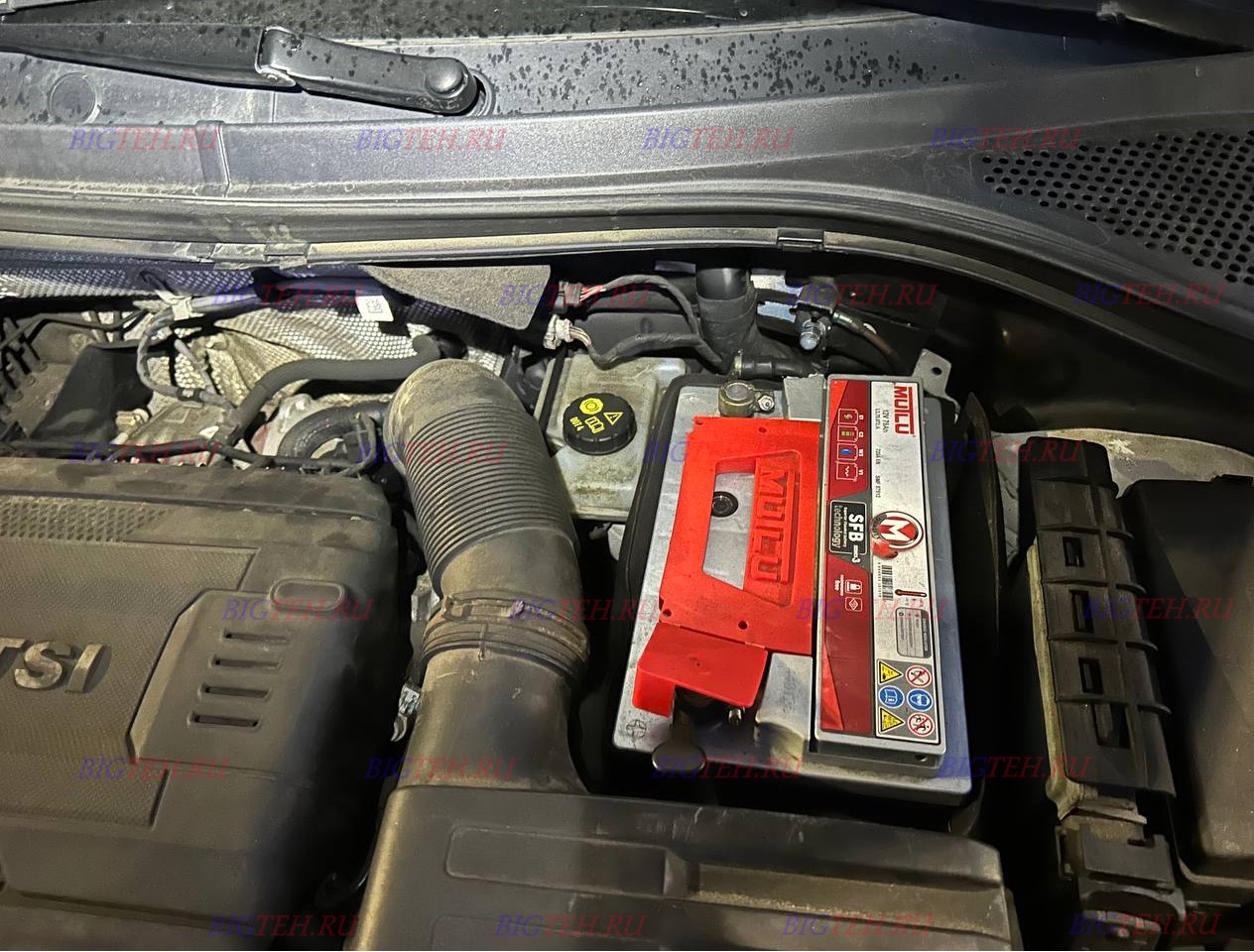 Старый акб. Замена аккумулятора на Volkswagen Tiguan II бензин 2.0 (180/220 л.с.) 2018г.