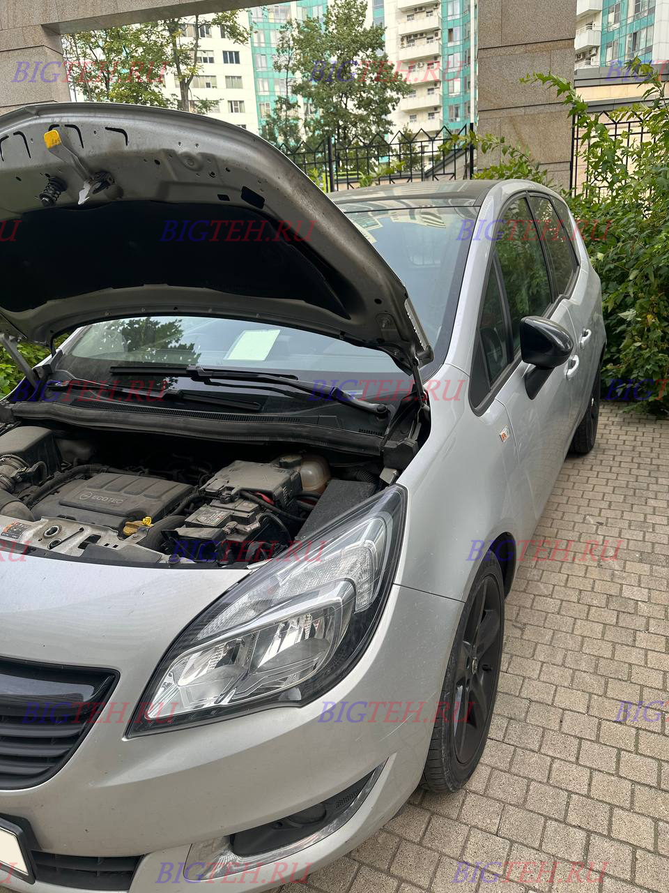 Под капотом. Замена аккумулятора на Opel Meriva B бензин 1.4 (100/120/140 л.с.) 2010-2014