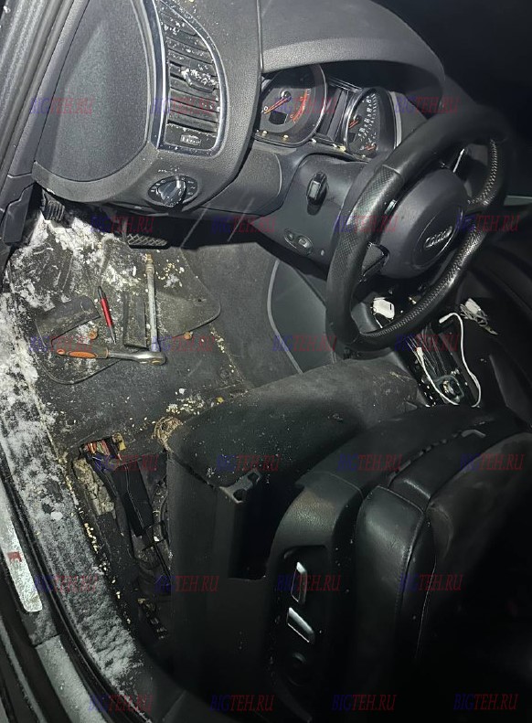 Акб под сиденьем. Замена аккумулятора на Audi Q7 (4L) 2005-2009