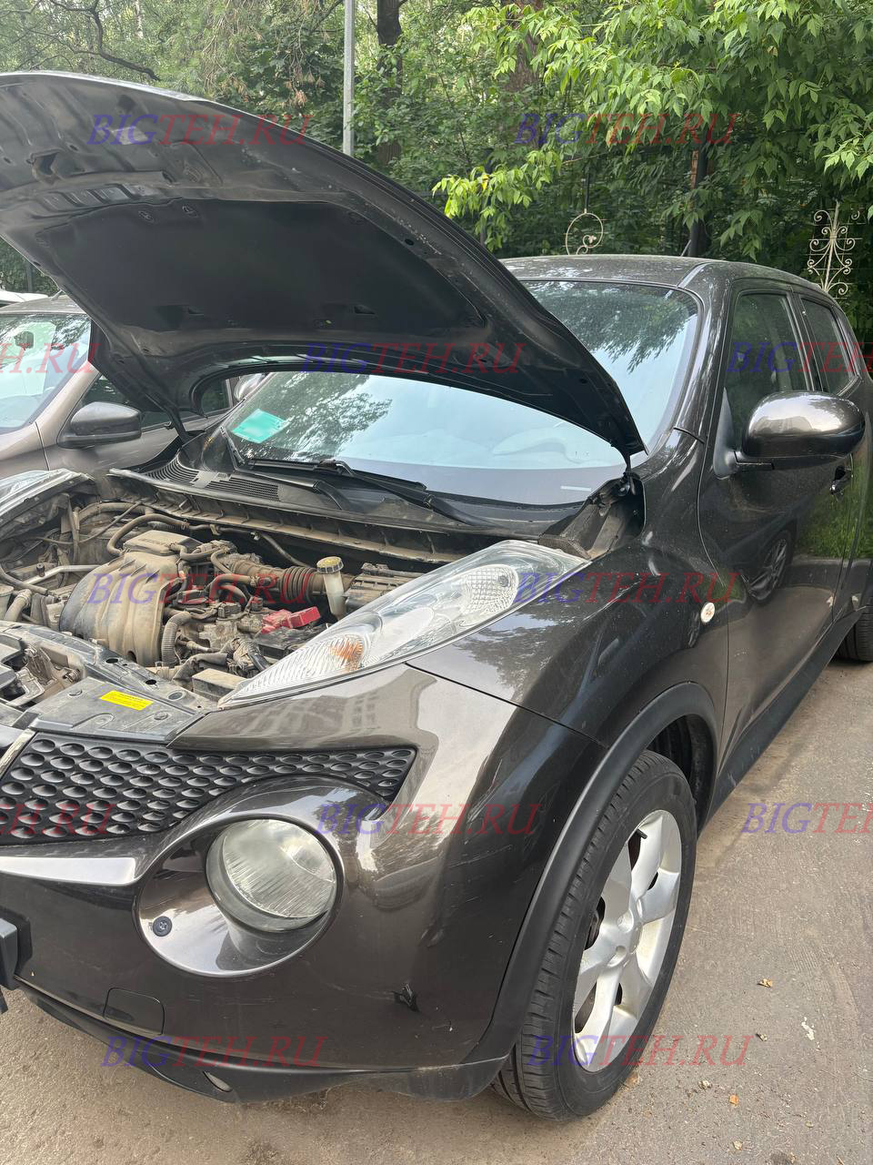 Под капотом. Замена аккумулятора на Nissan Juke 1 (2010 – 2014)