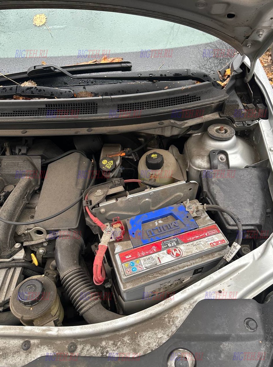 Старый акб. Замена аккумулятора на Nissan Almera (G15) бензин 1.6 (102 л.с.) 2012 – 2018 Старый акб. Замена аккумулятора на Nissan Almera (G15) бензин 1.6 (102 л.с.) 2012 – 2018
