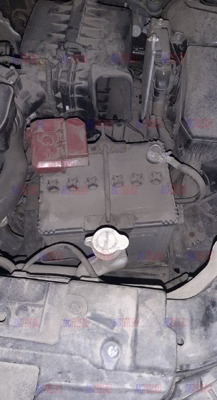 Штатный акб. Замена аккумулятора на Mitsubishi Outlander III бензин 2.4 (2015-2018) рестайлинг Штатный акб. Замена аккумулятора на Mitsubishi Outlander III бензин 2.4 (2015-2018) рестайлинг