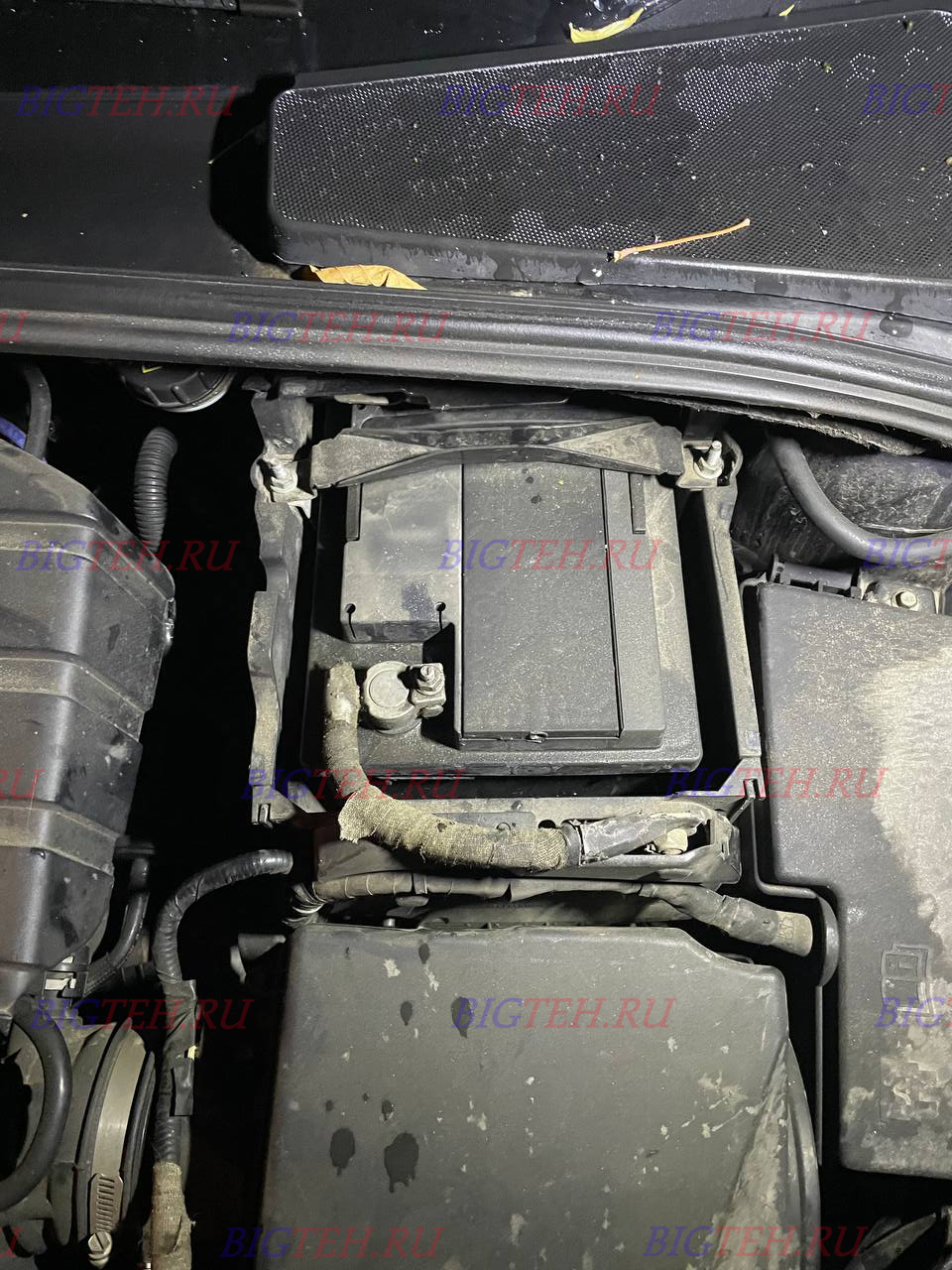 Старый акб. Замена аккумулятора на Ford Focus III бензин 1.6 (105 л.с.) 2011-2015