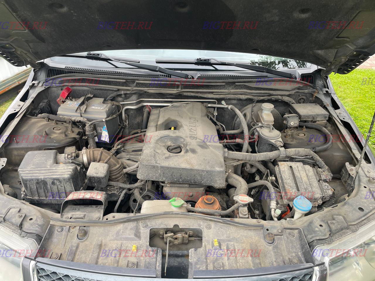 Под капотом. Замена аккумулятора на Suzuki Grand Vitara II Рестайлинг бензин 2.0 (128/140 л.с.) 2000-2006